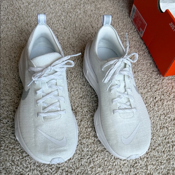 New with box Nike Women’s ZoomX Invincible 3 'White Photon Dust' - Picture 3 of 6